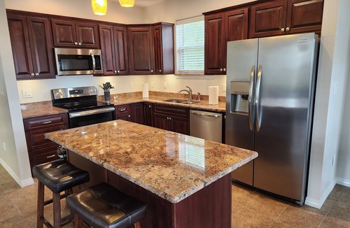 Waveland House | Family Friendly with a Great Outdoor Space/Bird Watcher's Paradise/Walk to Beach