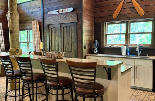 Eclectic House | Family Fun! Diving Board/Water Slide/Boat Bar/Beach/Jump Platforms/Green Lights