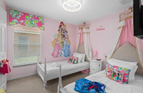 Solana House | Family Getaway with Pool and Game Room