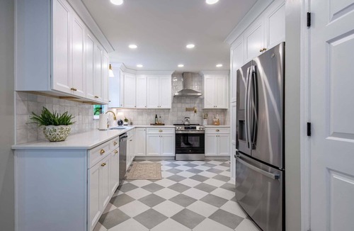 Cartersville House | Family Home Near LakePoint with Porch Swing