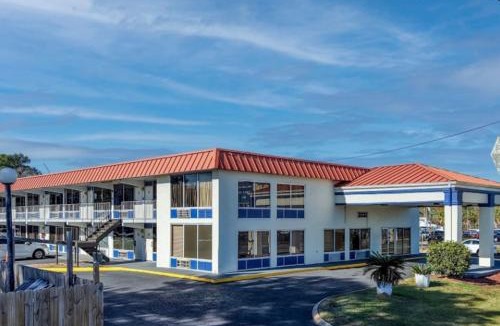 Mobile Hotel | Family Inns of America - Mobile