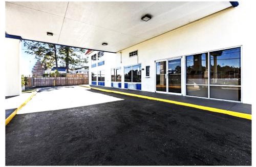 Mobile Hotel | Family Inns of America - Mobile