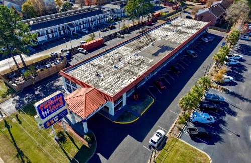 Mobile Hotel | Family Inns of America - Mobile