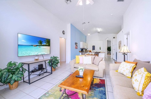 Solana Cottage | Family Resort Home w Pool, BBQ & Game Room