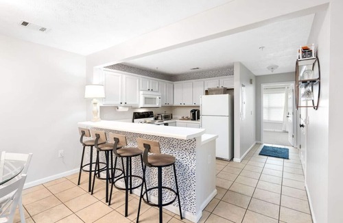 Auburn Apartment | *Family Stay 2 minutes to downtown Sleeps 10