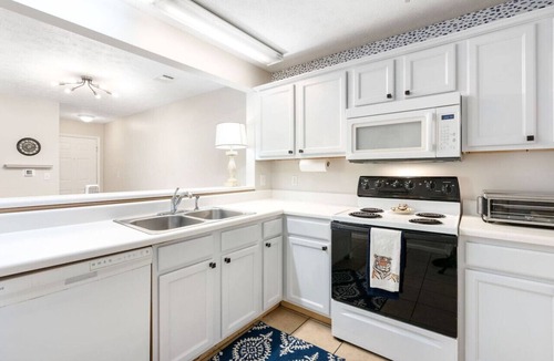 Auburn Apartment | *Family Stay 2 minutes to downtown Sleeps 10