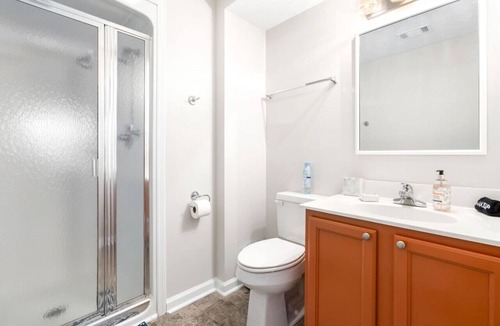 Auburn Apartment | *Family Stay 2 minutes to downtown Sleeps 10