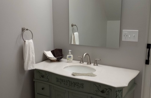 Rockmart Bed & Breakfast | Family Suite with King & 4 adult bunk beds at Becks Lake