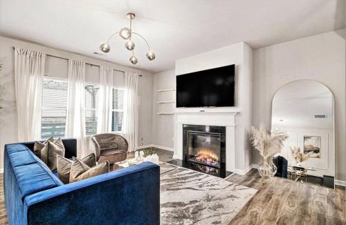 Church Street House | Family Vacation Destination-2 Car Garage-Sleeps 7