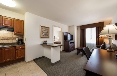 Oak Condo | Family Vacation in the Gulf | Nearby Beach + Amusement Parks + Outdoor Pool