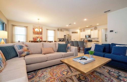 Loughman House | Fantastic 6 Bedroom Near Disney - Solterra Resort