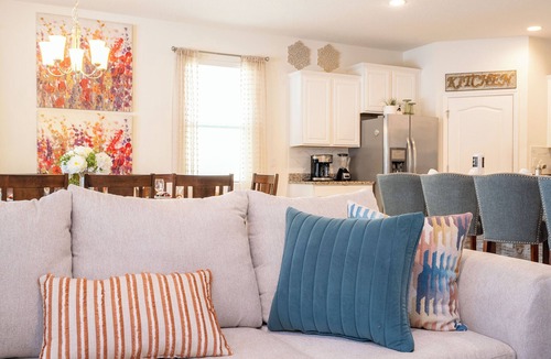 Loughman House | Fantastic 6 Bedroom Near Disney - Solterra Resort