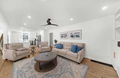 Gainesville House | Fantastic 6 bedroom house with Deep water on Lake Lanier