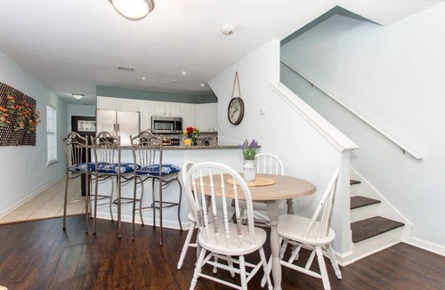 Edgewood House | Fast Ride to Stadium| Cozy 3BR ATL Duplex Side B