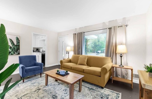 New Castle House | Fenced Yard with Private Pool! Close to Hospital