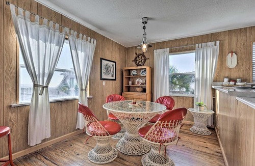 Fernandina Beach House | Fernandina Cottage w/Deck + Direct Beach Access!