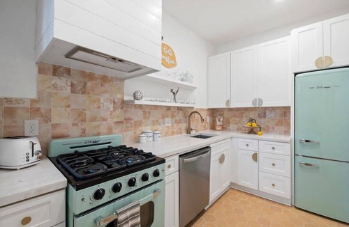 Inman Park Apartment | Field of Gold