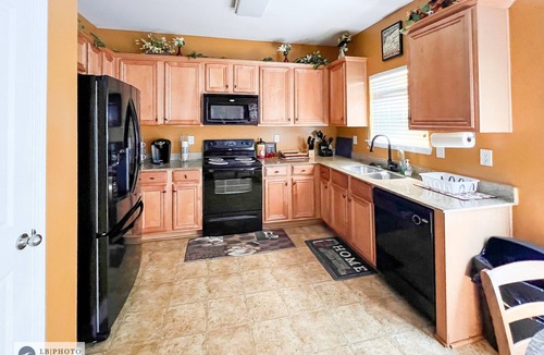 Church Street House | FIFA 4BR ATL-Home Gym, Free Parking, Sleeps 10