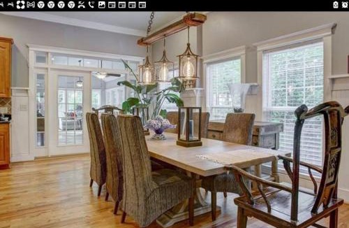 East Side House | FIFA WORLD CUP, Close to Downtown,1000 mbps WIFI,11-Person Swim Spa, 75" TV 4 Movie Nights, Spacious, Walk To Restaurants, Ping Pong