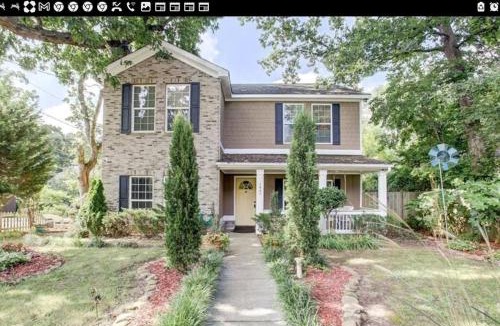East Side House | FIFA WORLD CUP, Close to Downtown,1000 mbps WIFI,11-Person Swim Spa, 75" TV 4 Movie Nights, Spacious, Walk To Restaurants, Ping Pong