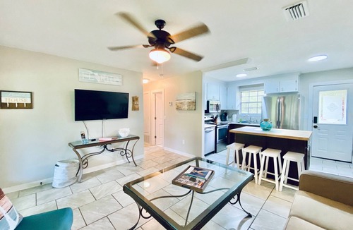Milton House | Fins to the Right on Blackwater River - 35 mins to the Beach