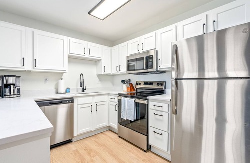 Auburn Condo | First Floor 3 BR Condo ~ Newly Renovated, Sleeps 8