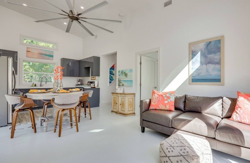 Oak House | Fish, Boat & Unwind: Gem 6 Mi to Gulf Shores Beach