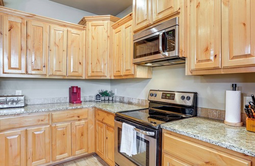 Lakeview House | Fish the White River! Sleek Family Home in Flippin