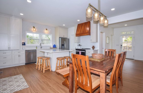 Dadeville House | Fishbowl Retreat, Fishbowl Retreat- Large Lakefront Home- Sleeps 10