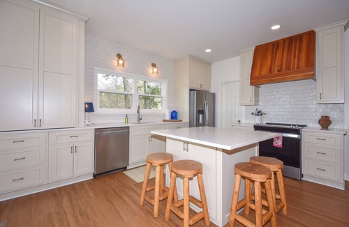 Dadeville House | Fishbowl Retreat, Fishbowl Retreat- Large Lakefront Home- Sleeps 10