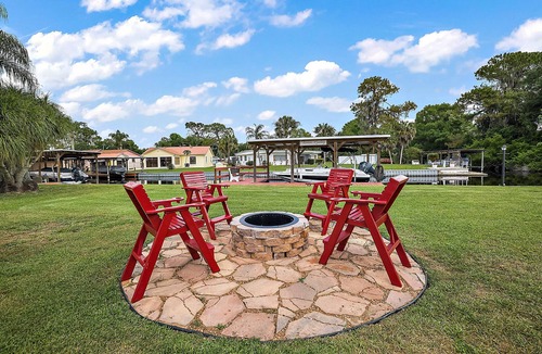 Plymouth House | Fisherman's paradise on Lake Eustis in Leesburg, FL on the Chain of Lakes