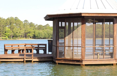 Clopton Cabin | Fisherman's Paradise on 120-acre Private Lake