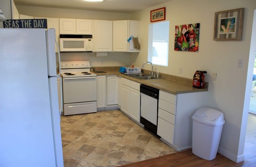 Shoreline Park House | Fishing, Boating, Relaxing, 15 Min Boat Ride To Open Water, 15 Drive To Town.