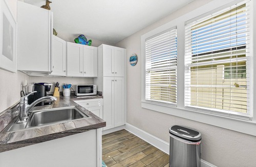 Flagler Beach Cottage | Flagler Beach Seaside 2-bedroom cottage with Wi-Fi, AC in quaint Flagler Beach
