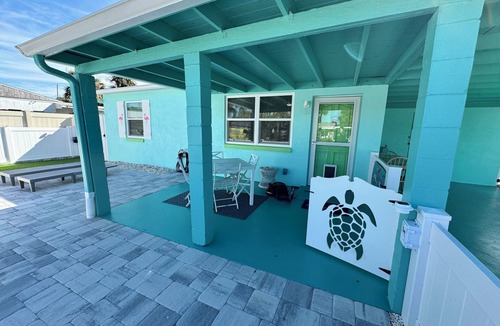 Seaside Homes House | Flamingo Key Beachside Bungalow, Stroll to the Beach! Dogs are welcome here 🐶