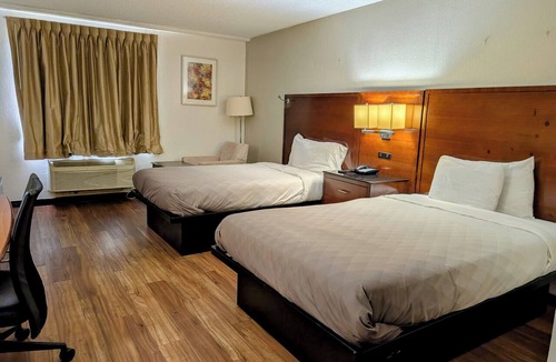 Forsyth Hotel | Forsythia Inn