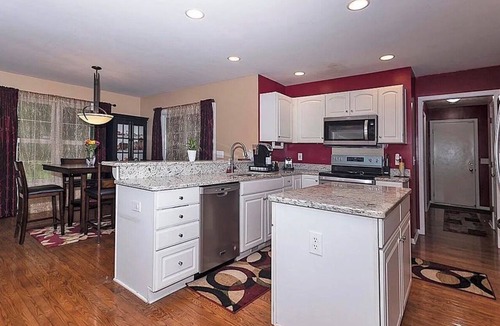 Okemos House | Fountain House- Spacious Okemos home in nature with comforts near MSU