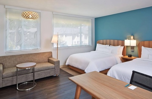 Williamsburg Hotel | Four Amazing Accommodations Near Orlando Theme Parks | Pool + Pets Allowed