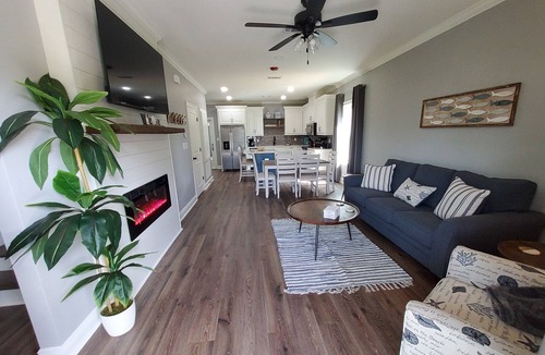 Biloxi House | Four Palms Unit A, 500ft to Beach, Walk 2 Casinos!