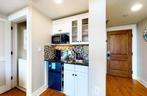Baytowne Wharf Apartment | Fourth-floor studio with shared pool, fast WiFi, washer&dryer, & central AC