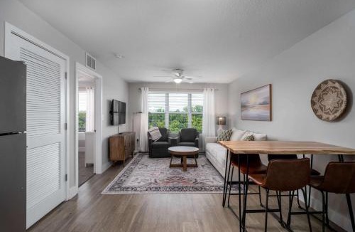 Tuscaloosa Apartment | Fourth & River - Top-Floor condo with River Views - 3 King Suites