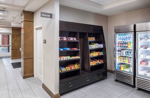 Montgomery Condo | Free Breakfast. Outdoor Pool. Gym. Near Maxwell Air Force Base!