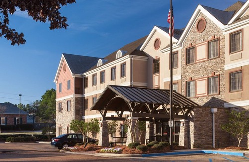 Tougaloo Condo | Free Breakfast. Outdoor Pool. Near IBM, Nissan, and Northpark Mall.