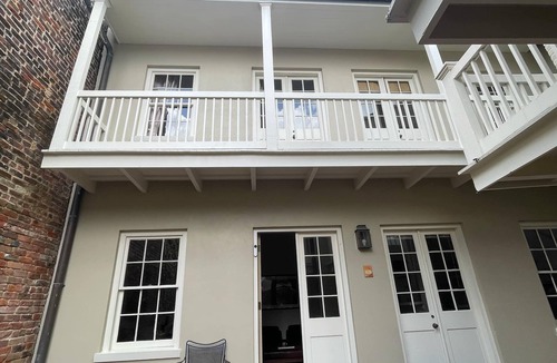 French Quarter House | French Quarter Entire Private Courtyard House -AC, wifi + paid parking