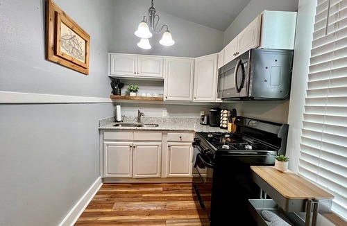 Esplanade Ridge Apartment | Full Apartment, 2 Bedroom, Near French Quarter
