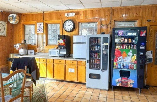 Milledgeville Apartment | Full Bed Non-Smoking