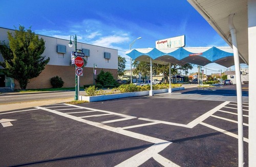 Le Barons Of Titusville Apartment | Full Bed Non Smoking | Titusville