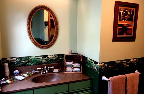 Mayfield Bed & Breakfast | Full Kitchen - Home Theater Room - Kayaks - Outdoor Jacuzzi -Near Traverse City