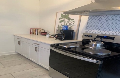 Crestline Heights House | Fully equipped Cottage Close to Airport, Shopping, UAB, Parks, Downtown