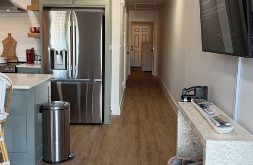 Albany Apartment | Fully renovated, modern apartment in town